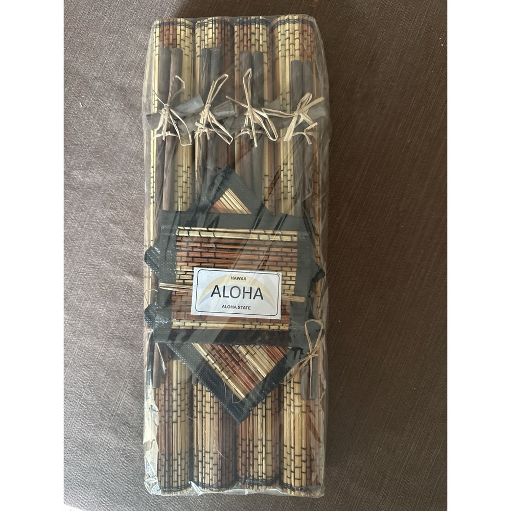NWT Aloha Bamboo Table Placemats Set - Natural and Black